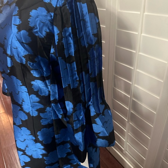 Elegant Blue Floral Dress - Picture 4 of 13